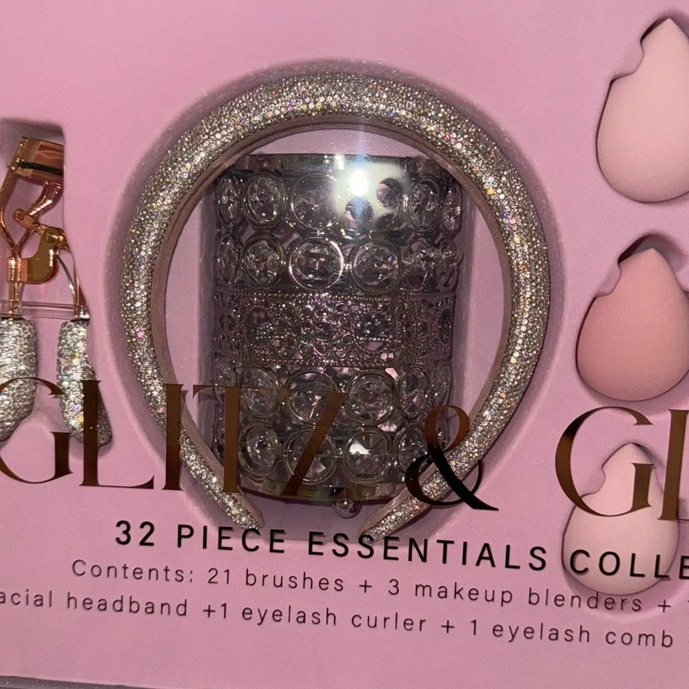 2024 Glitz & Glam Christmas holiday 31 piece essential brush collection 🎀💎 - Picture 4 of 16